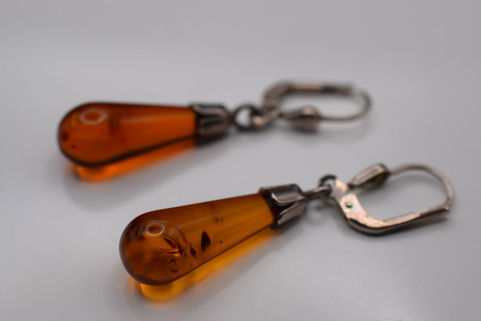 Genuine Amber Sterling Vermeil Silver 925 Vintage Pierced Earrings Lot EH 988: Genuine Amber Sterling Vermeil Silver 925 Vintage Pierced Earrings measures 1 5/8" x 3/8" signed 925 on the bales weighs 2.44 grams
