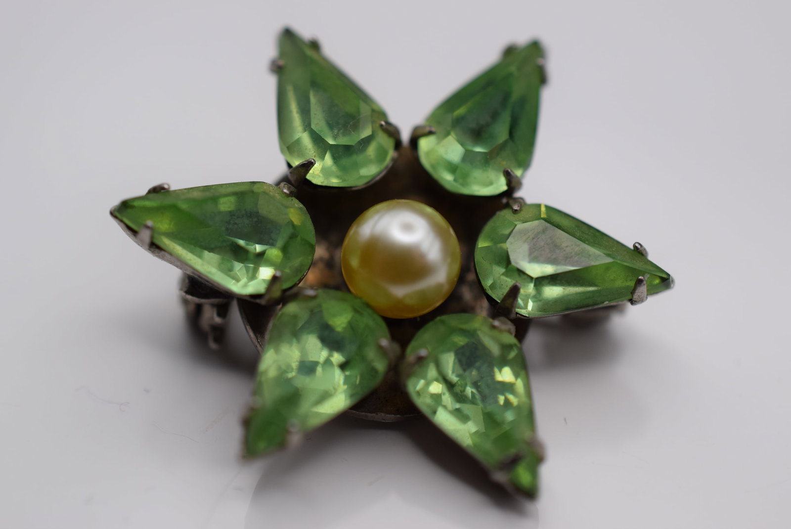 Star Rhinestone 1940's Brooch Vintage Lot HK 995: Star Rhinestone 1940's Brooch Vintage measure 1 1/4" x 1 1/4"