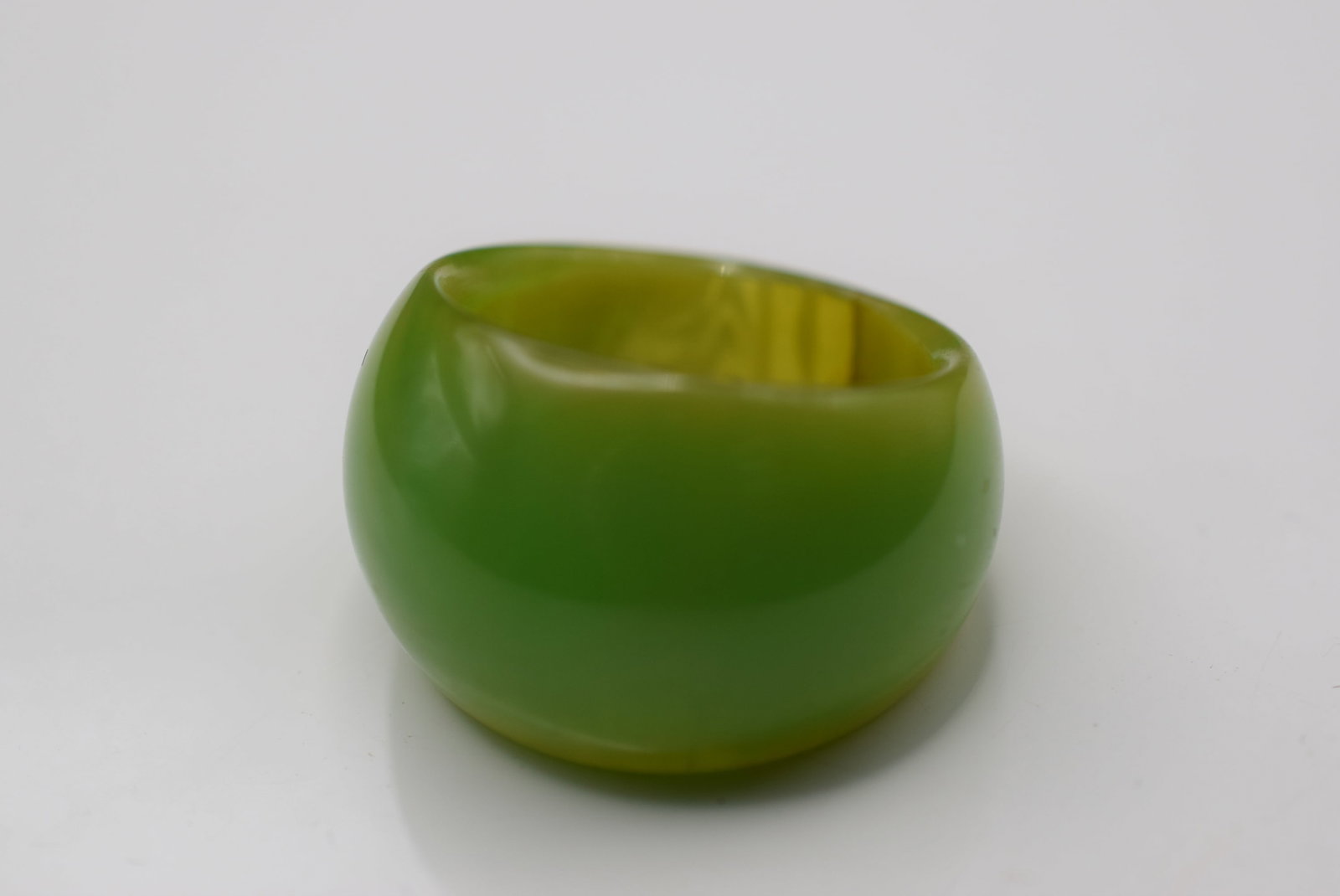 Faux Jade Vintage Plastics Resin Massive High Dome Ring Size 6.5 Lot EH 1005: Faux Jade Vintage Plastics Resin Massive High Dome Ring Size 6.5 top measures 5/8"