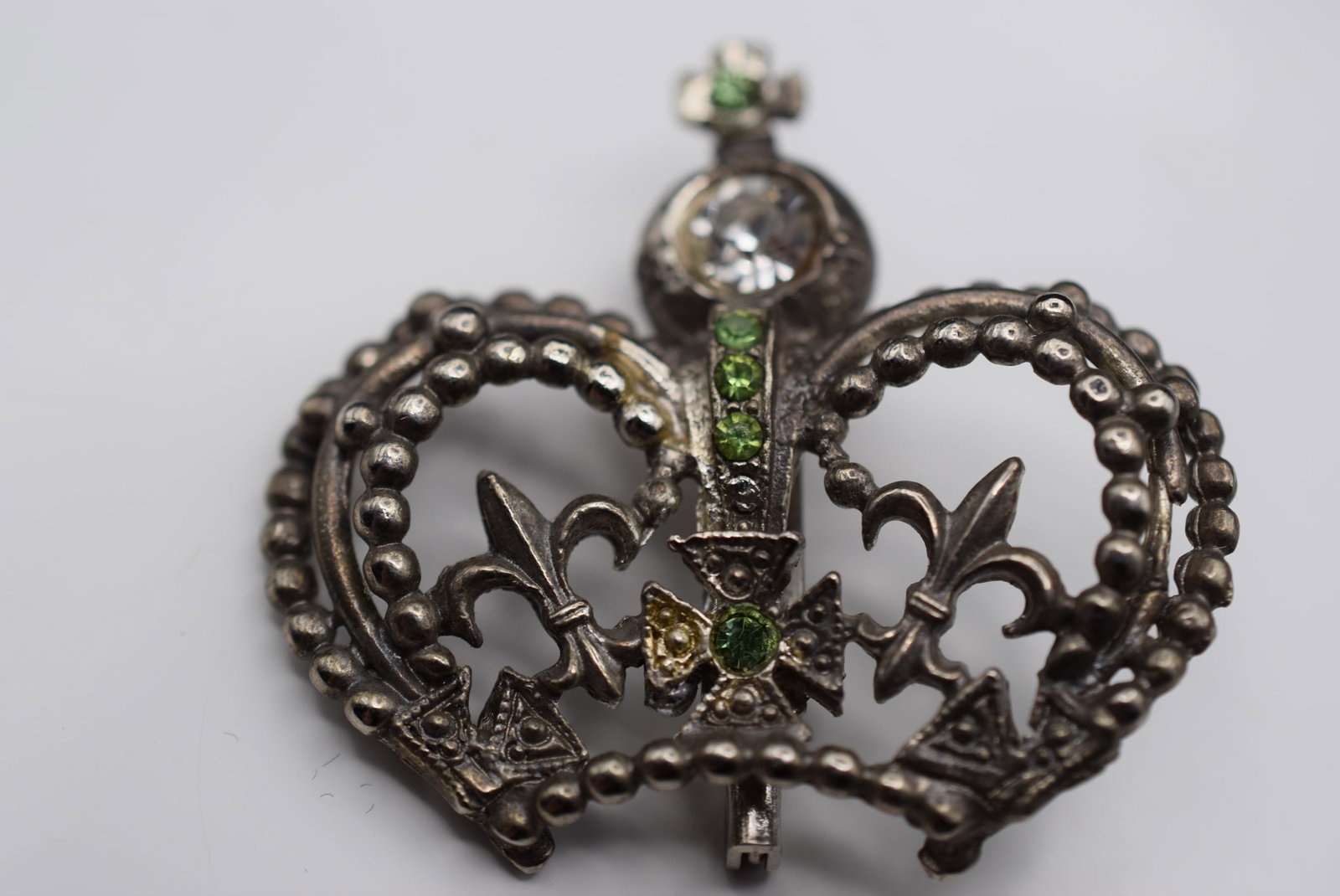 Royal Regal Crown Brooch Pin Vintage Rhinestone 1940's Lot HK 1013: Royal Regal Crown Brooch Pin Vintage Rhinestone 1940's measures 1 3/4" x 1 3/4"