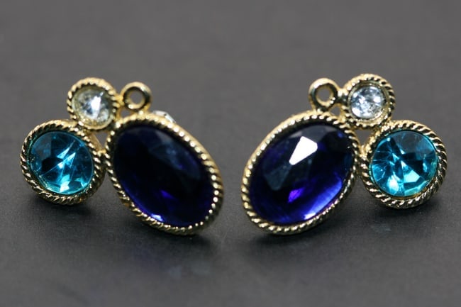 Rhinestone Pierced Earrings 80's vintage Lot 1026: Rhinestone Pierced Earrings 80's vintage measures 1" x 3/4"