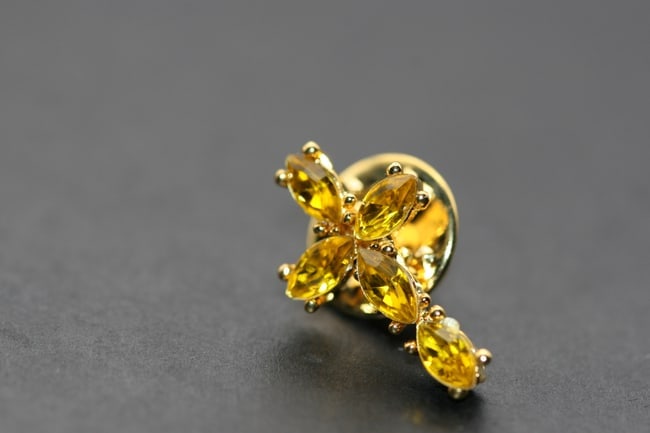 Birthstone Rhinestone Cross Pin Brooch November Topaze Lot 1047 (1 of 2)