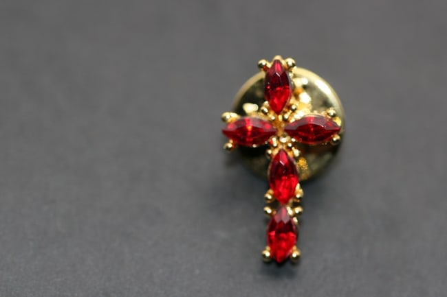 Birthstone Rhinestone Cross Pin Brooch January Garnet Lot 1052 (1 of 2)