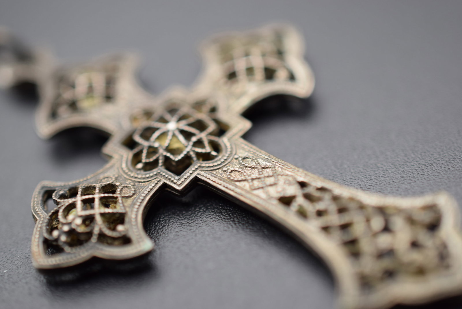 Maltese Cross Filigree Old Vintage Large Lot EH 1080: Maltese Cross Filigree Old Vintage Large measures 2 1/8" x 1 3/8" Nice detail lots of Patina