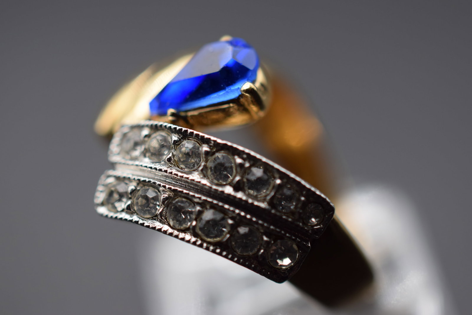 1970's Cocktail Vintage Ring Size 5.5 Lot EH 1098: 1970's Cocktail Vintage Ring Size 5.5 top measures 5/8"