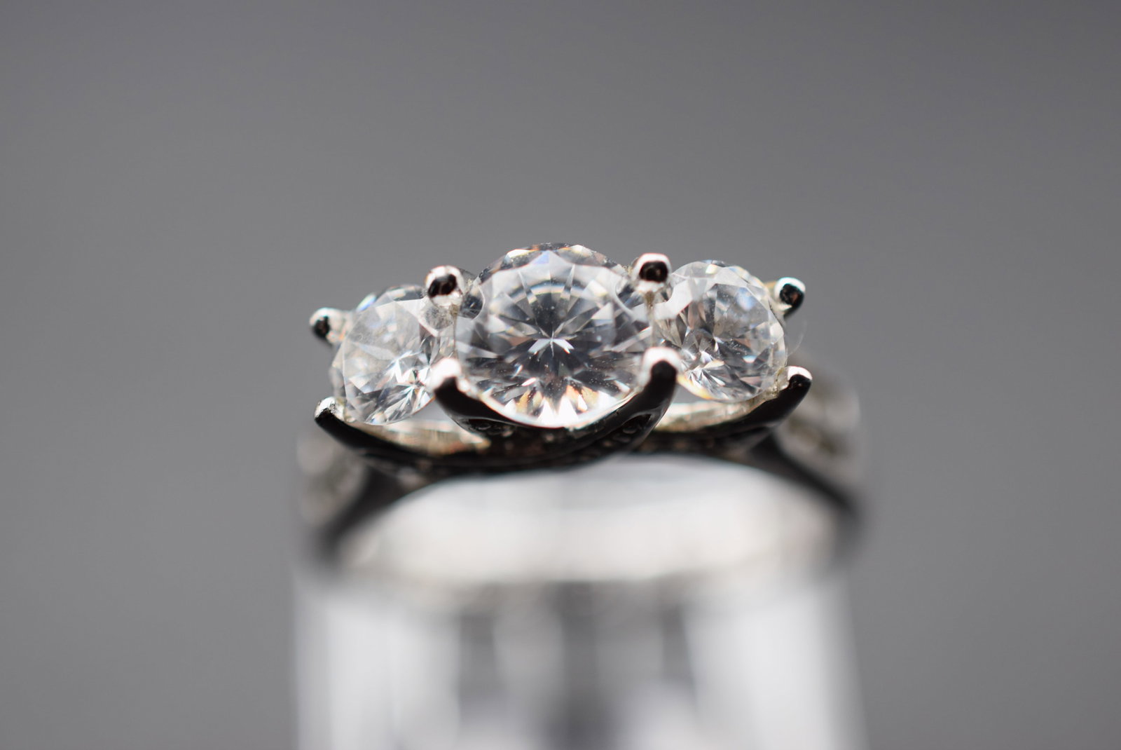 Outstanding CZ Show Stopper Sterling Silver 925 Vintage Ring Size 8.5 Lot EH 1134: Outstanding CZ Show Stopper Sterling Silver 925 Vintage Ring Size 8.5 top measures 1/4" wide sits high and is signed inside 925 and Robert & Jeanette weighs 5.34 grams