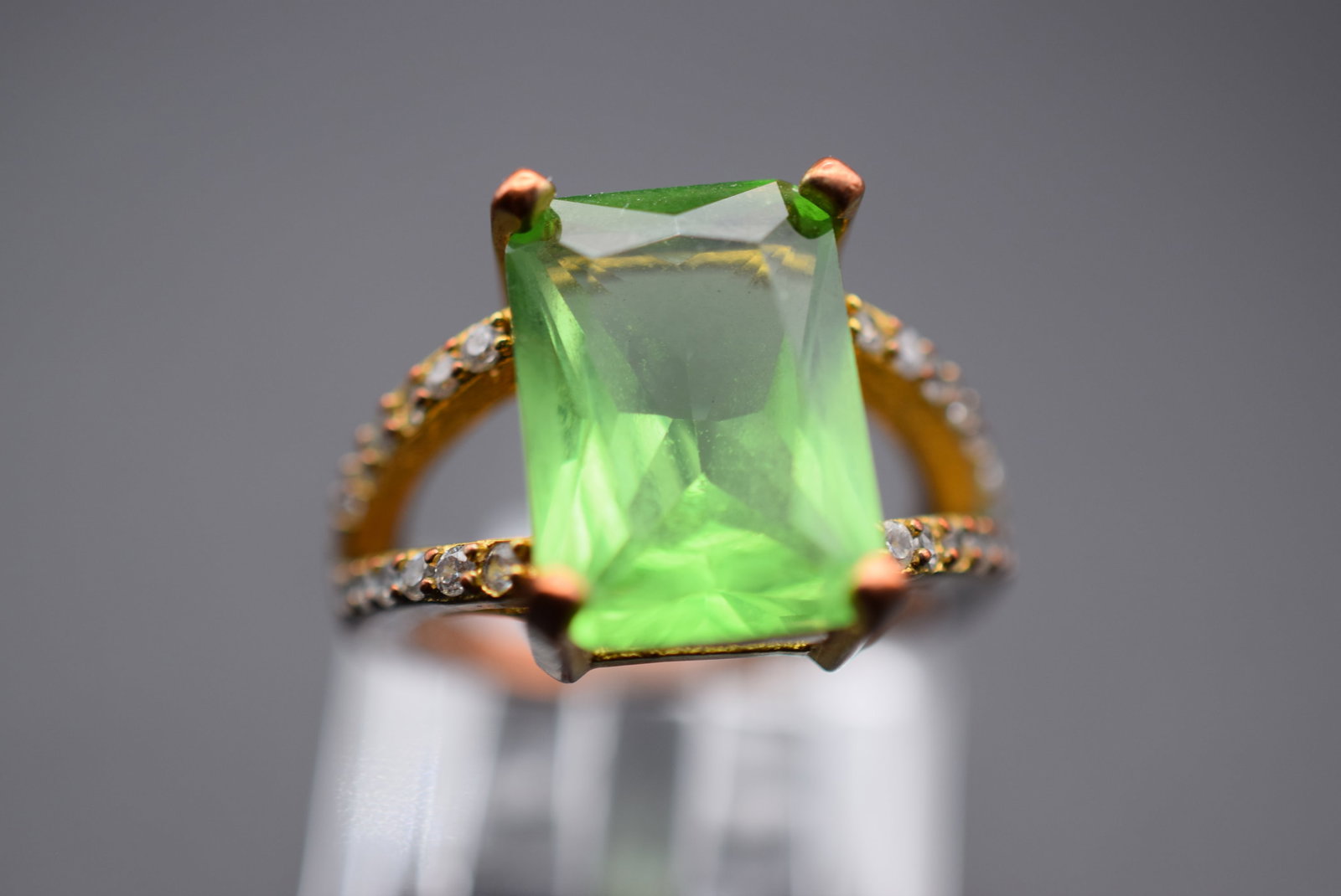 Mega CZ Peridot Vermeil over Sterling Silver 925 Vintage Ring Size 6.75 Lot EH 1142: Mega CZ Peridot Vermeil over Sterling Silver 925 Vintage Ring Size 6.75 top measures 5/8" x 1/2" signed S925 weighs 4.62 grams