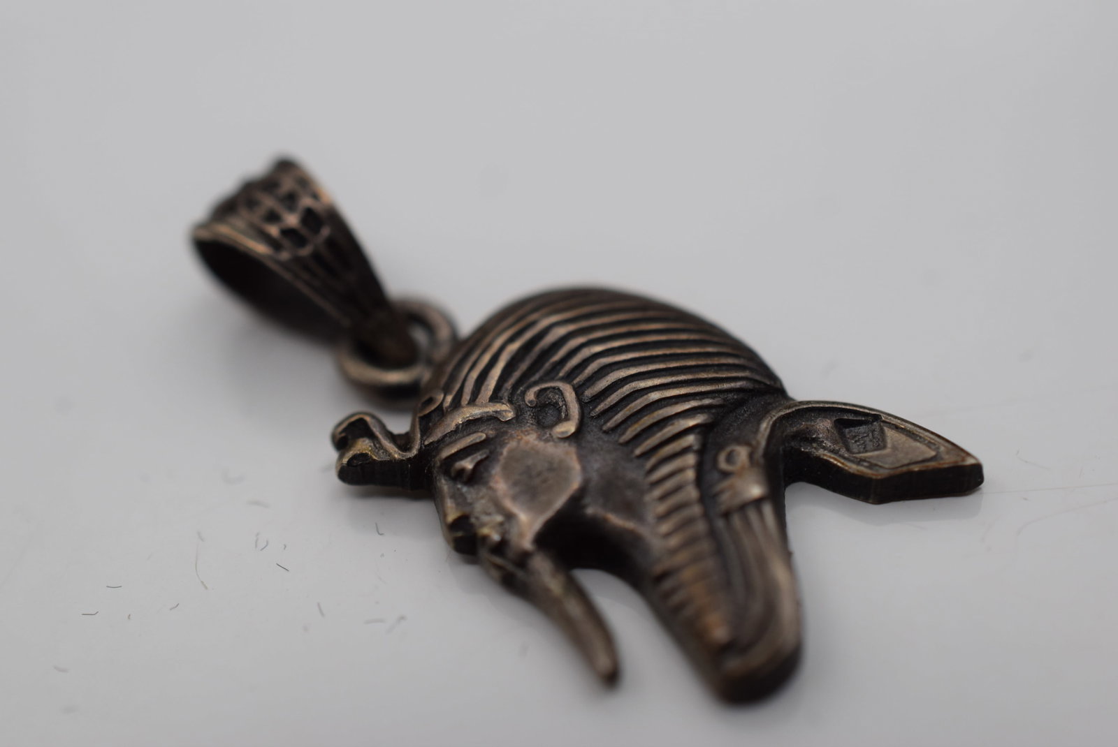 Pharoh King Tut Sterling Vintage Pendant Lot HK 1157: Pharoh King Tut Sterling Vintage Pendant S on top of the Bale very detailed measures 3/4" x 5/8" without the bale
