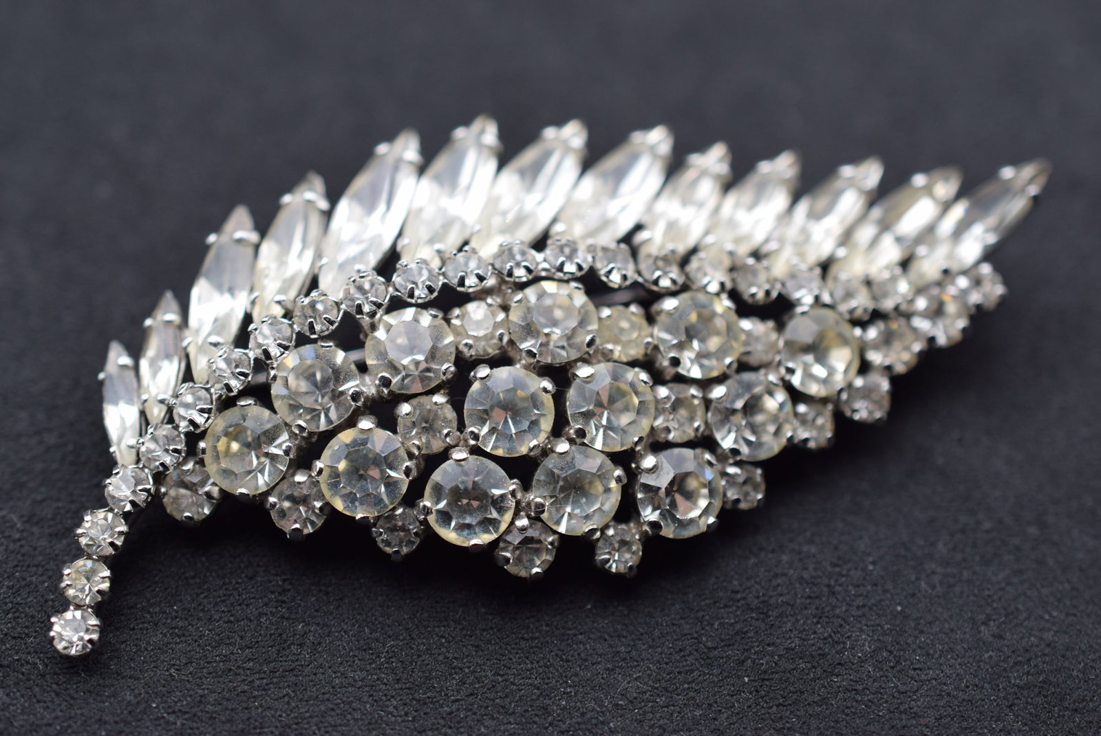 Sherman Rhinestone Huge over 3" Brooch Pin Vintage signed Lot EH 1183: Sherman Rhinestone Huge over 3" Brooch Pin Vintage signed measures 3 3/8" x 1 1/2" Signed Sherman