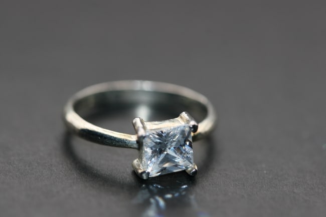 CZ Diamond Look Ring Size 7 Lot 1188: CZ Diamond Look Ring Size 7