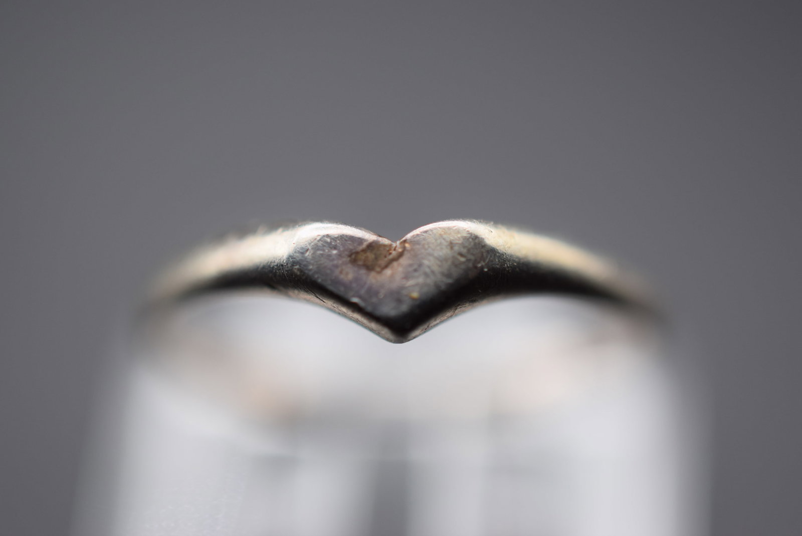 Heart Sterling Silver 925 Vintage Ring Size 5.75 Lot EH 1198: Heart Sterling Silver 925 Vintage Ring Size 5.75 top measures 1/8" wide signed 925 weighs 1 gram