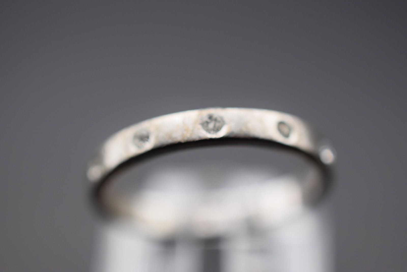 CZ Dots Sterling Silver 925 Vintage Ring Size 8.25 Lot EH 1201: CZ Dots Sterling Silver 925 Vintage Ring Size 8.25 top measures 1/8" signed 925 weighs 2.45 grams