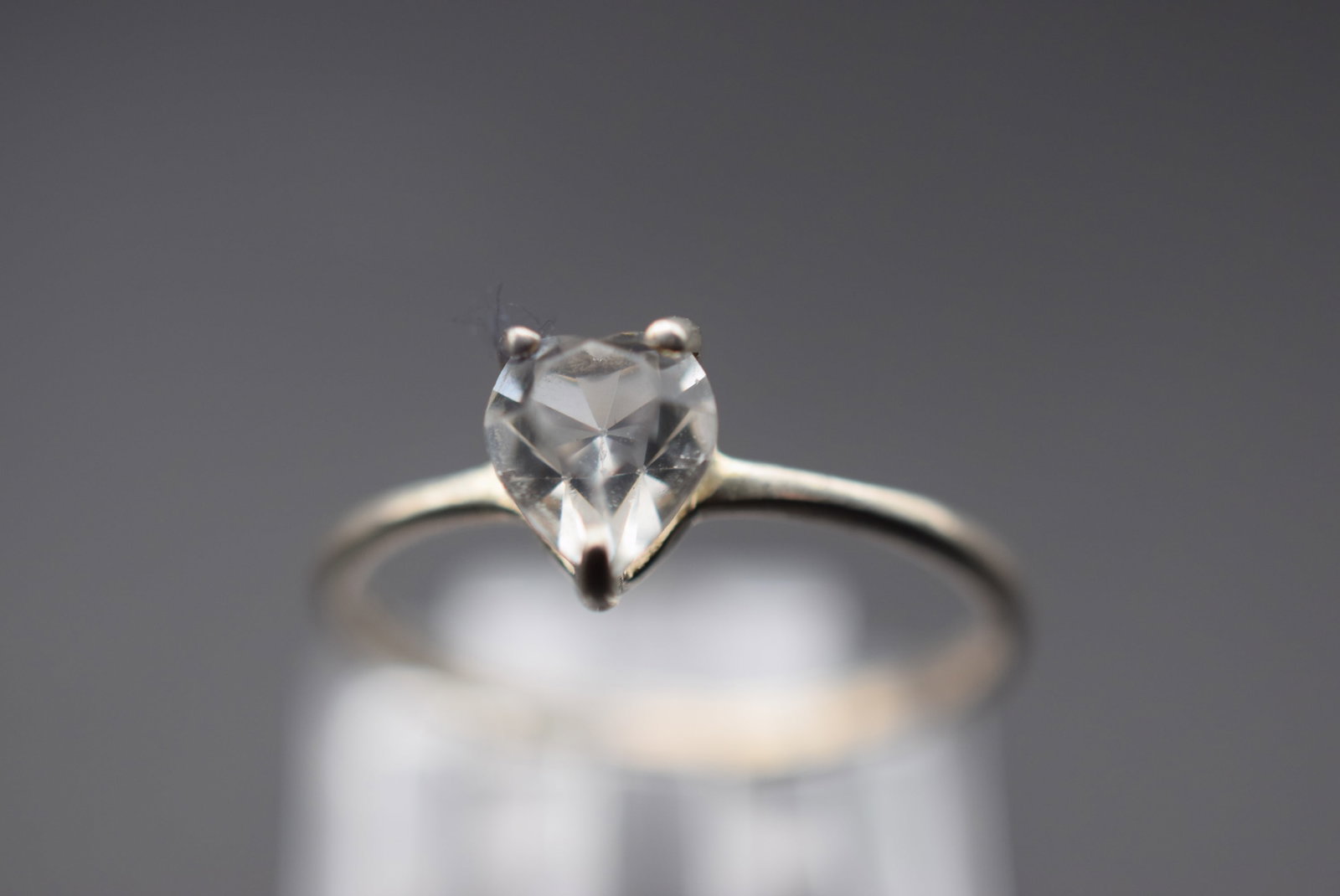 Heart CZ Solitaire Sterling Silver 925 Vintage Ring Size 8.25 Lot EH 1212: Heart CZ Solitaire Sterling Silver 925 Vintage Ring Size 8.25 Lot EH 1212 top measures 1/4" signed 925 weighs 1.25 grams
