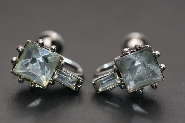 Vintage Screw Back Earrings 1940's Rhinestone Lot 1217: Vintage Screw Back Earrings 1940's Rhinestone measures 5/8" x 1/2"