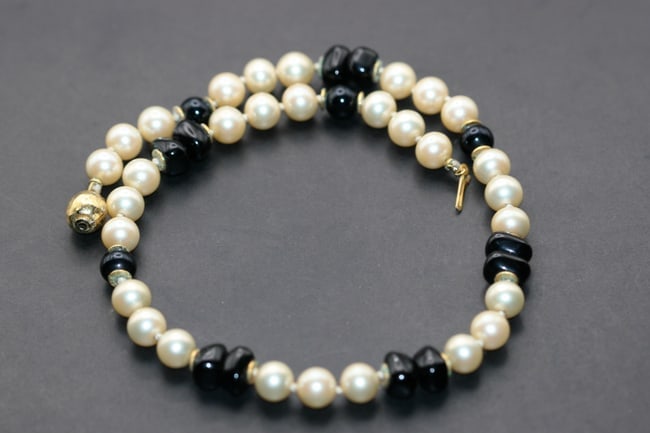 Knotted Glass Pearl and Black Necklace Vintage 8mm 15" Long Lot 1244: Knotted Glass Pearl and Black Necklace Vintage 8mm 15" Long nice invisible round gold bead clasp