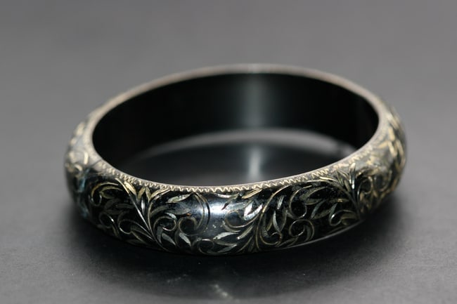 Sterling Etched SK Hinged Bangle Bracelet Vintage Cut Lot 1246: Sterling Etched Hinged Bangle Bracelet Vintage Cut signed Sterling S K on the clasp no safety chain weighs 33.85 grams opening measures 2 3/8" across and is 5/8" wide