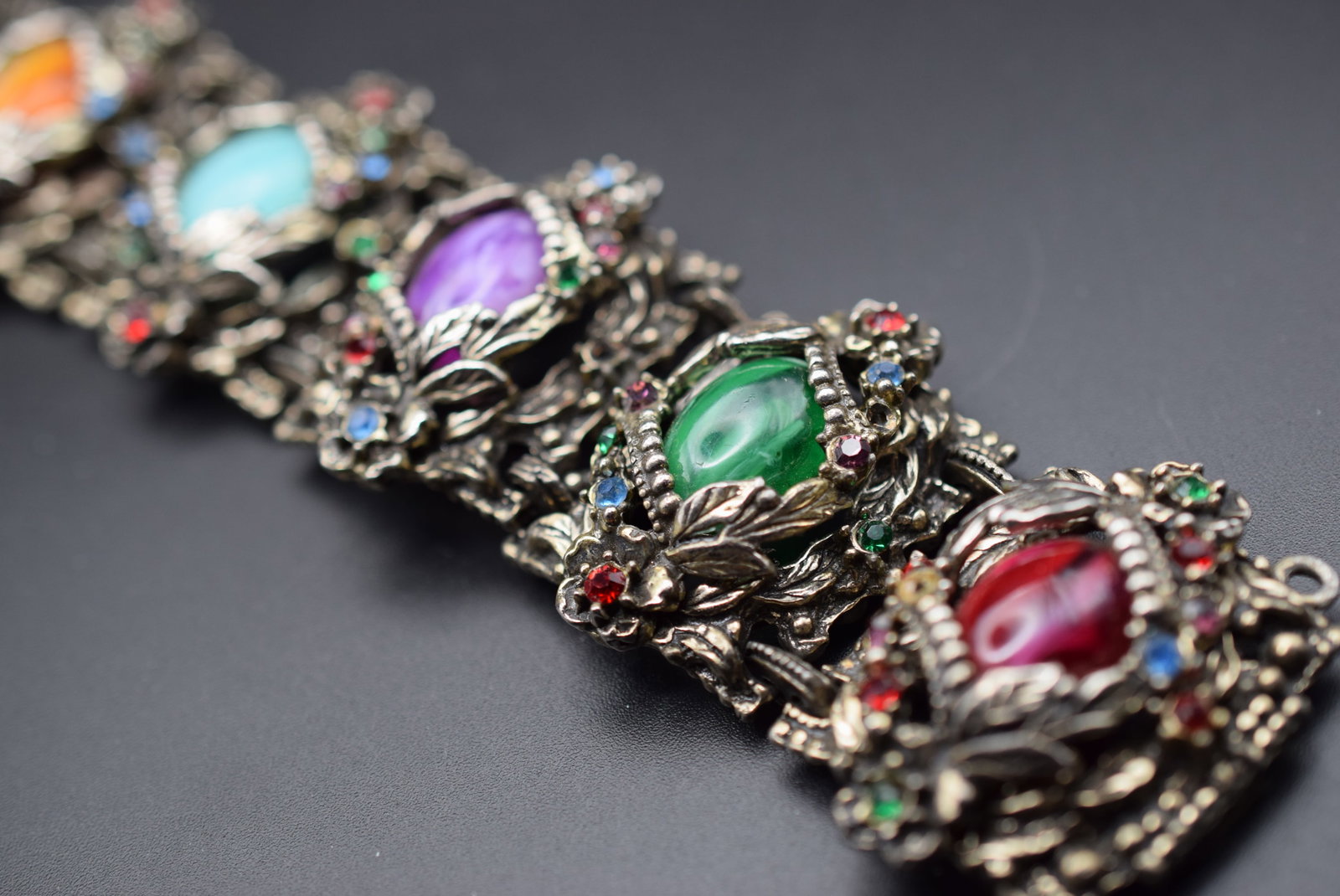 Elaborate Bracelet 1940's Vintage Lot HK 1248: Elaborate Bracelet 1940's Vintage measures 7 3/4" x 1 3/4" working safety chain