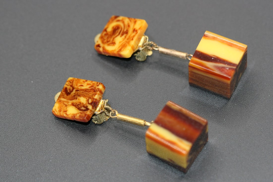 1960 vintage modernist clip earrings square .Lot#48 (1 of 3)