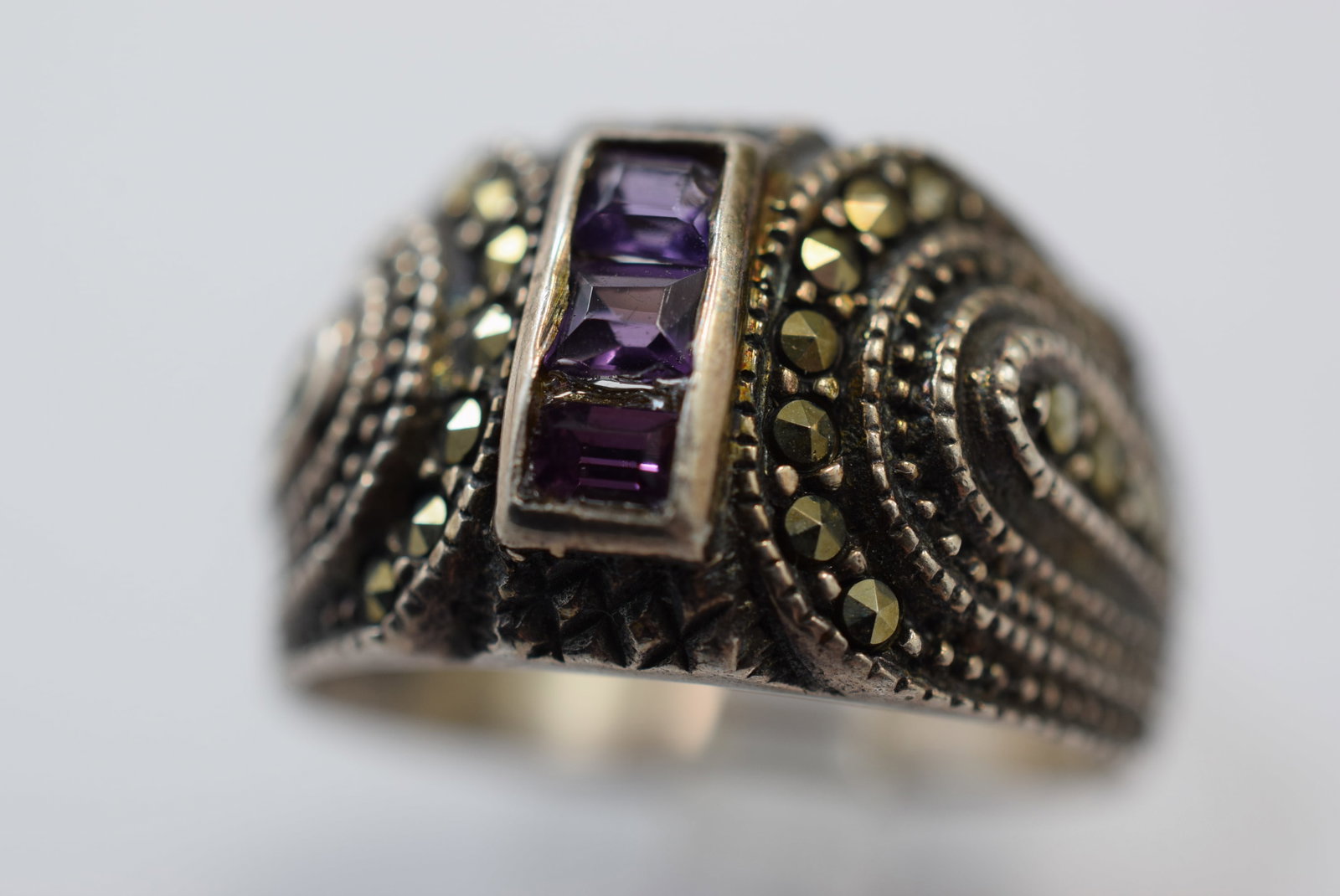 Beauty Marcasite Sterling 6.8 Grams Ring Size 7.5 Lot IL 91: Beauty Marcasite Sterling 6.8 Grams Ring Size 7.5