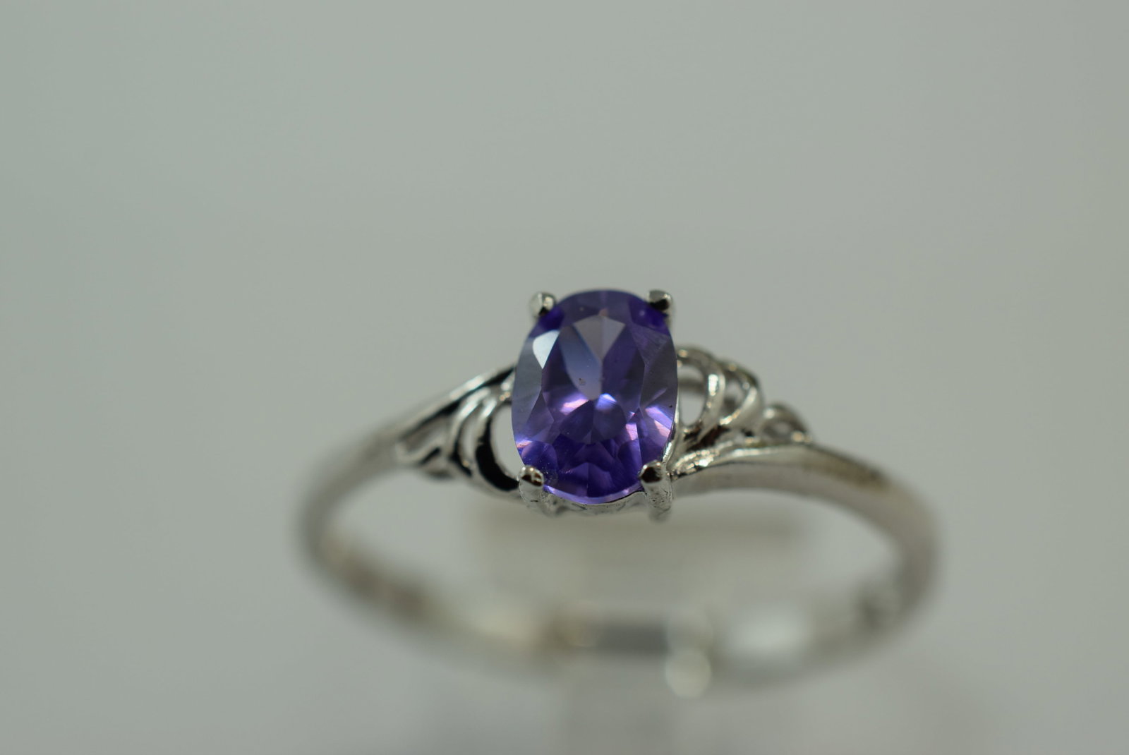 Sterling Purple CZ Vintage Ring Size 9.75 Lot IL 92 (1 of 2)