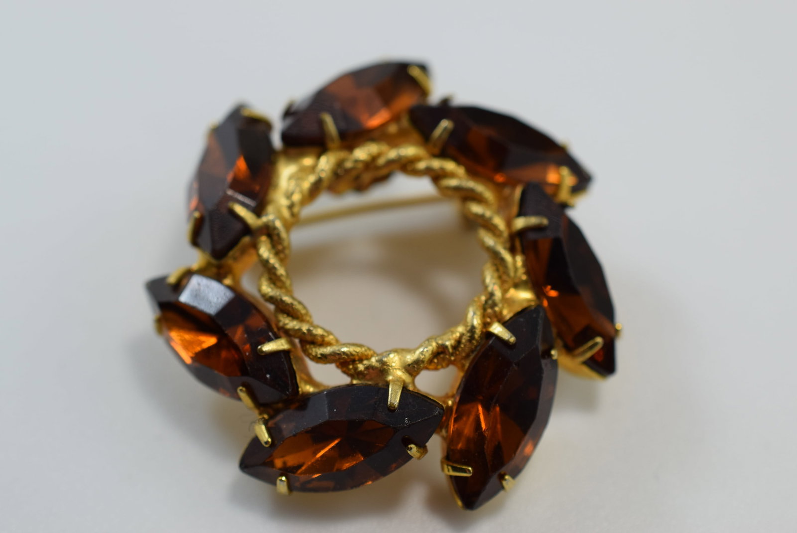 Rhinestone Brooch Pin 1 1/2" Lot IL 102: Rhinestone Brooch Pin 1 1/2" in Diameter