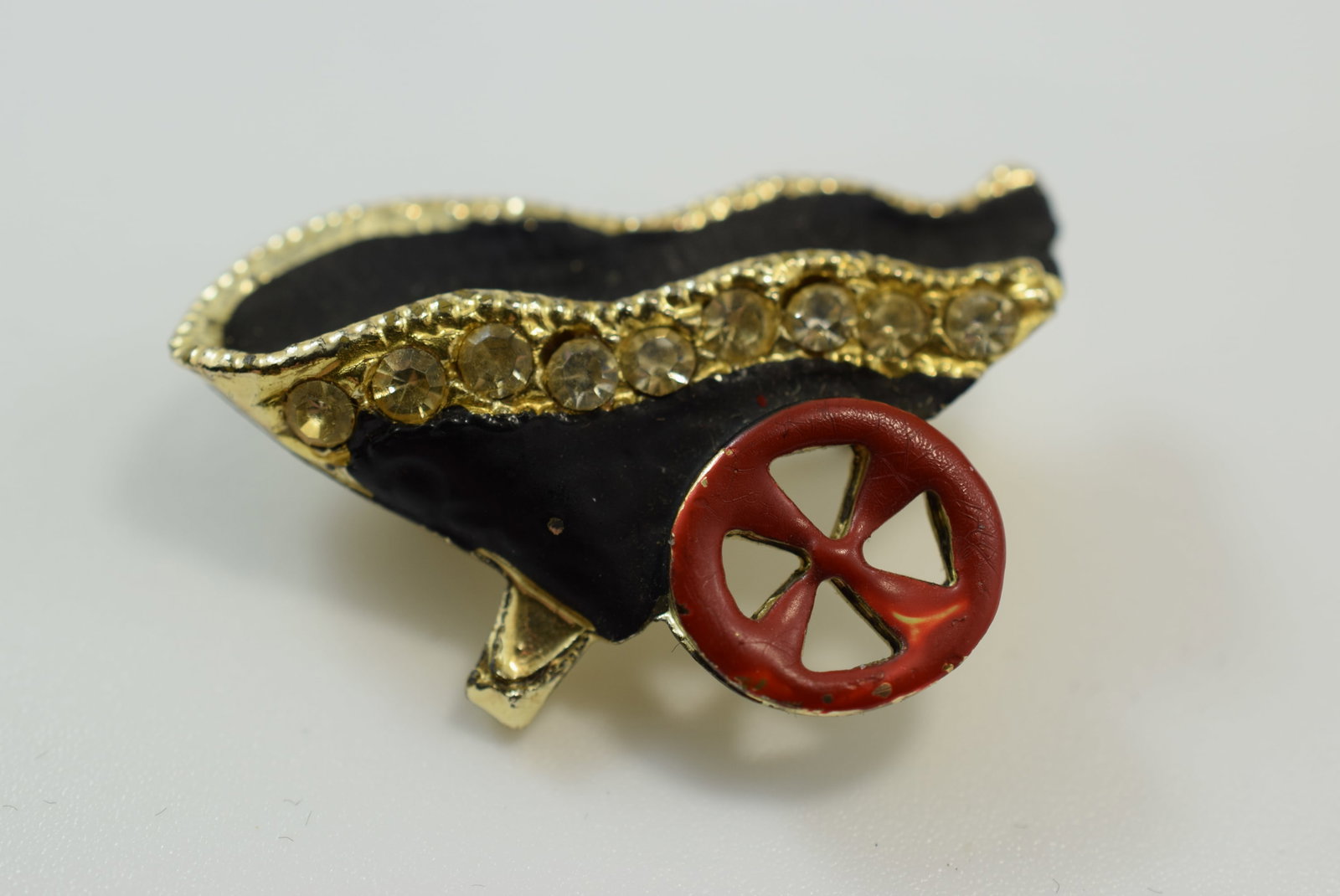 1940's Wheel Barrow Enamel Vintage Brooch Pin Lot IL 110 (1 of 2)