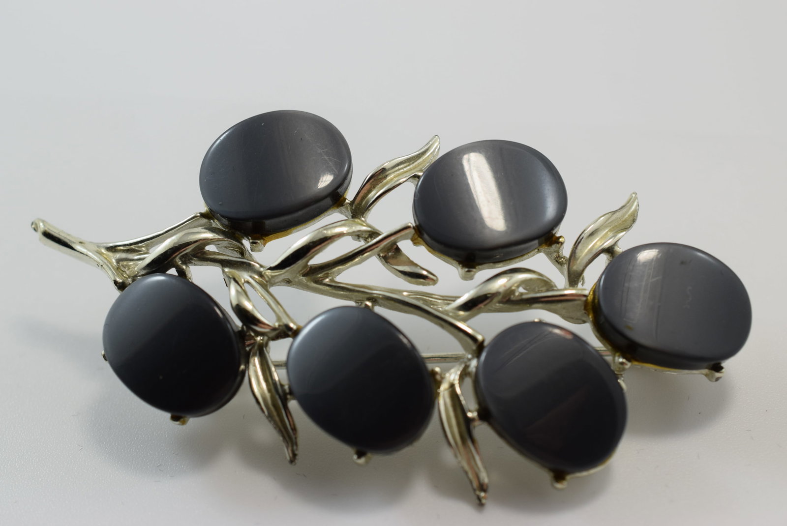 1940's Brooch Pin measures 3" Lot IL 116 (1 of 2)