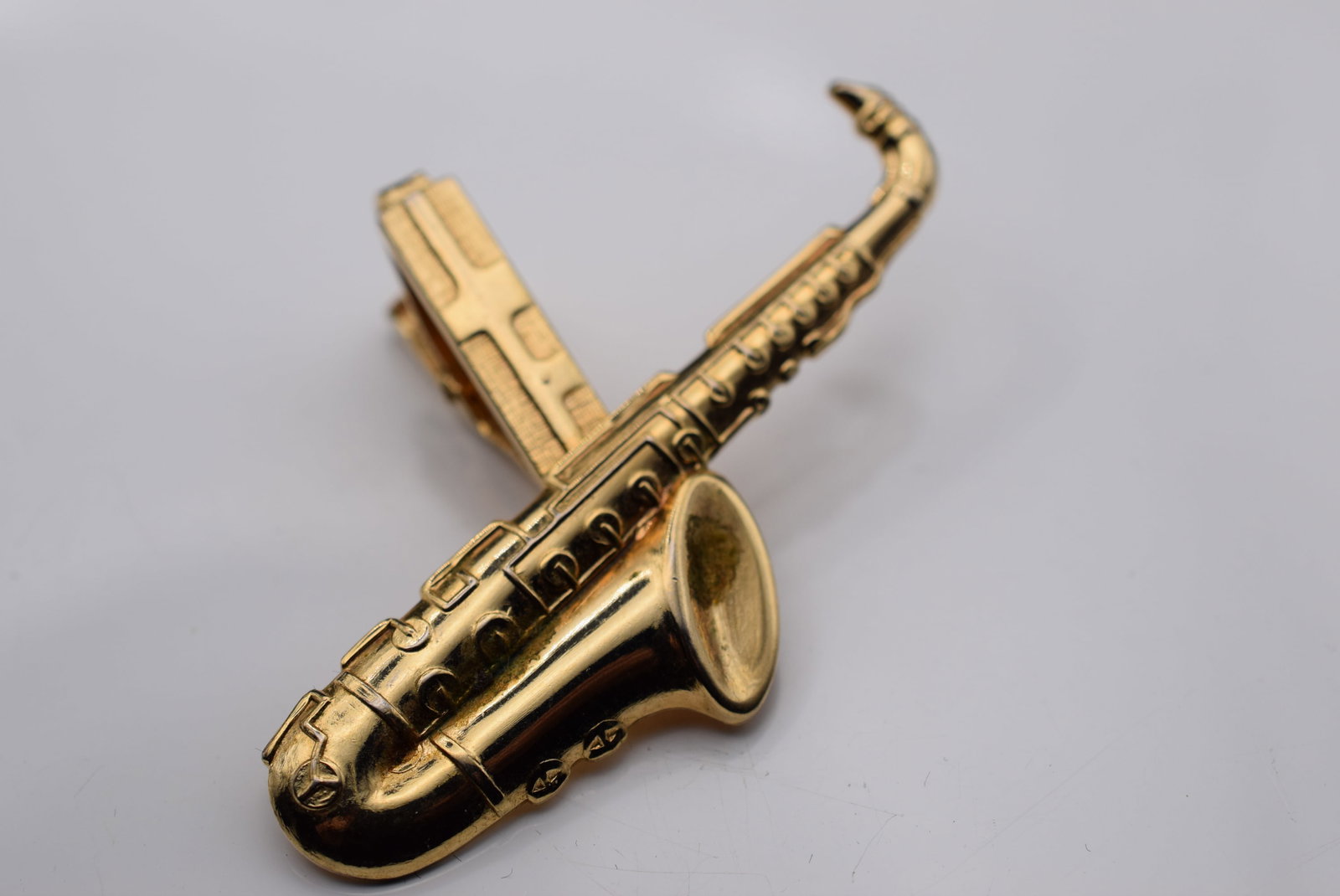 Jazz Saxaphone Tie Clip Scaft Clip Lot Fi 146: Jazz Saxaphone Tie Clip Scaft Clip measures 2 3/8" x 1 5/8"