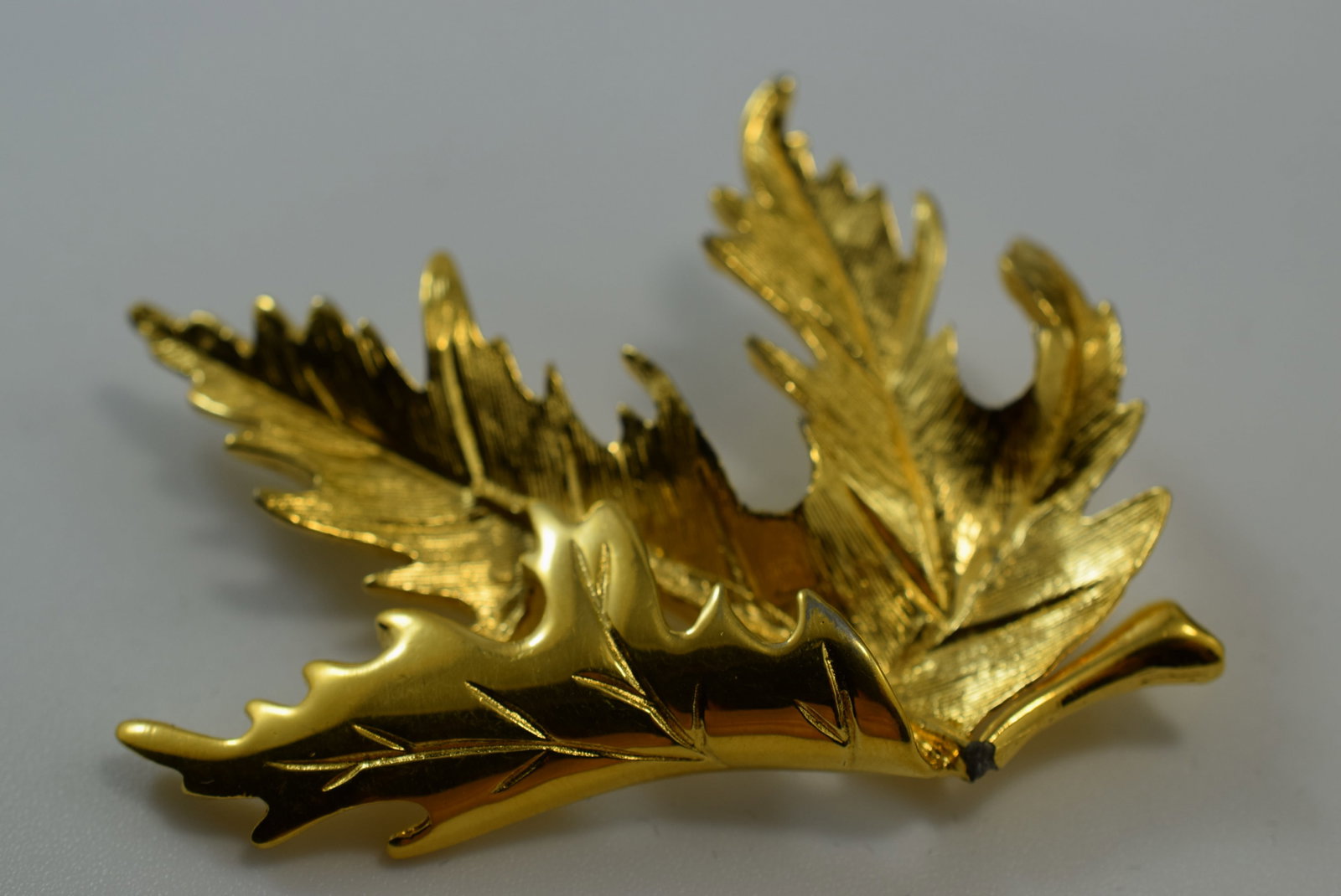 Leaf Brooch Pin 2 1/4" Lot IL 148: Leaf Brooch Pin 2 1/4"