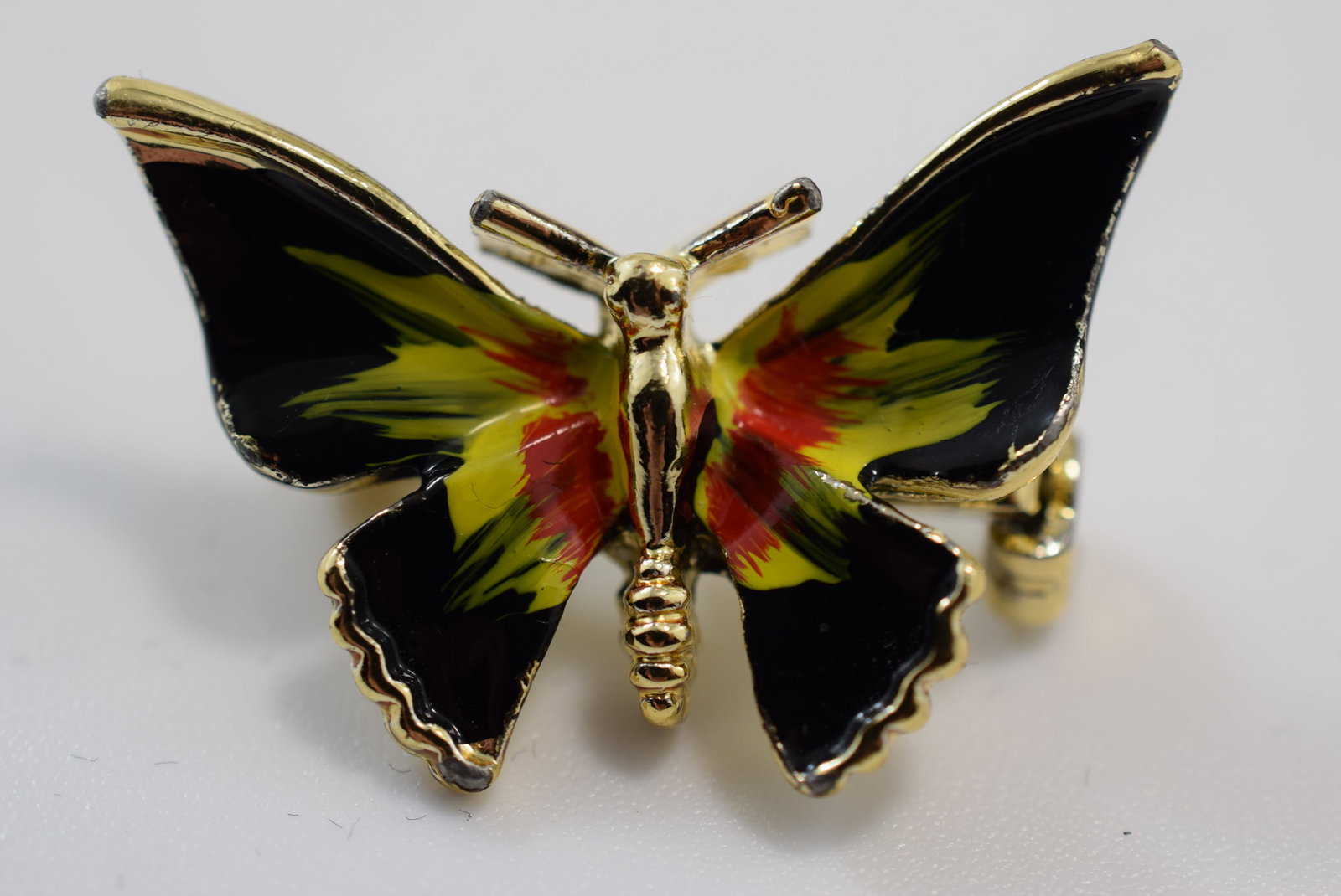 Enamel Butterfly Brooch Pin 1 1/8" Lot IL 161: Enamel Butterfly Brooch Pin 1 1/8"
