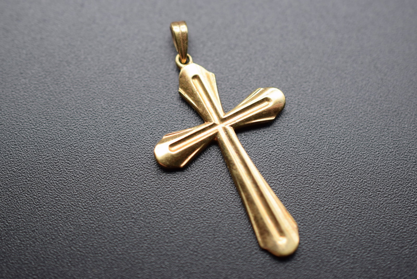 Gold Filled Ribbed Cross Pendant Lot#CF 187: Gold Filled Ribbed Cross Pendant measures 1 1/4" x 7/8"