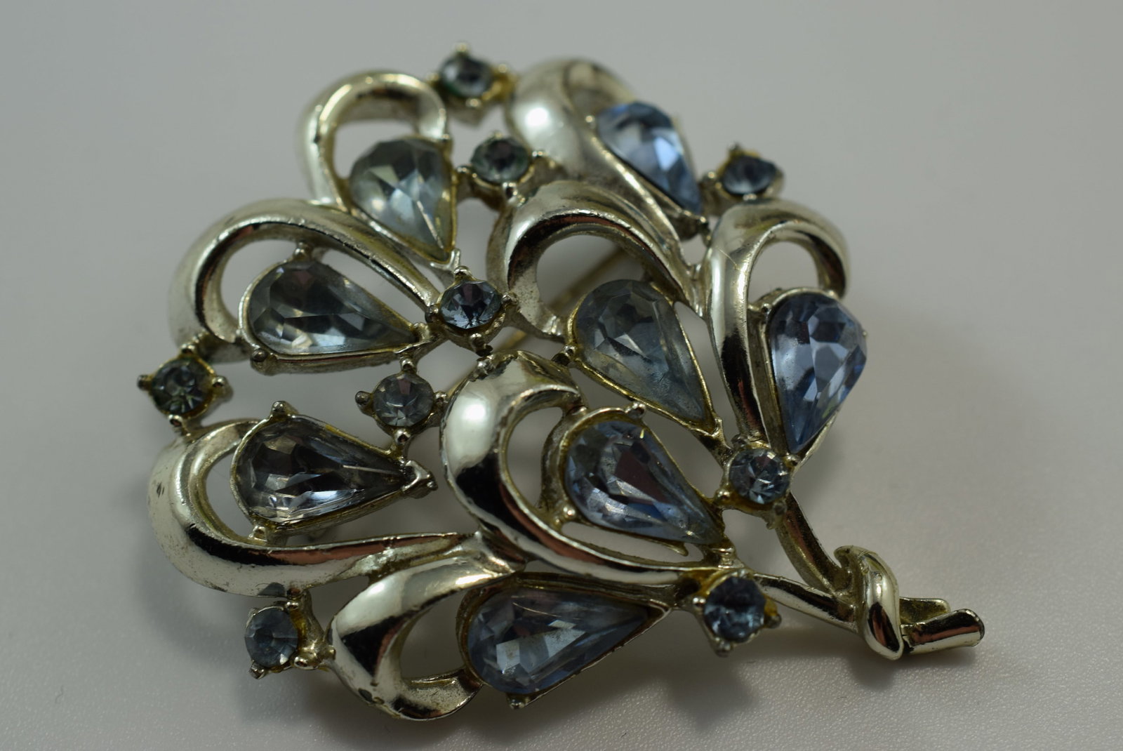 Beauty Rhinestone Pear Drop Flower Brooch Pin 1940's Vintage 2" Lot IL 204: Beauty Rhinestone Pear Drop Flower Brooch Pin 1940's Vintage 2"