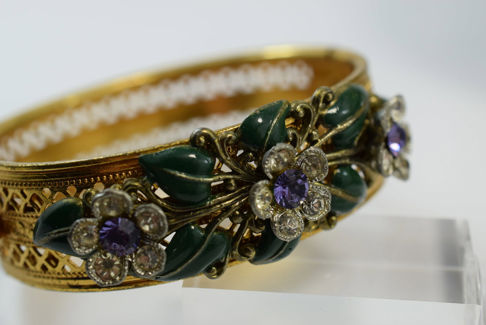 Hinged Filigree Flower Enamel Bracelet 1940's Vintage 1" Lot IL 213: Hinged Filigree Flower Enamel Bracelet 1940's Vintage 1" wide