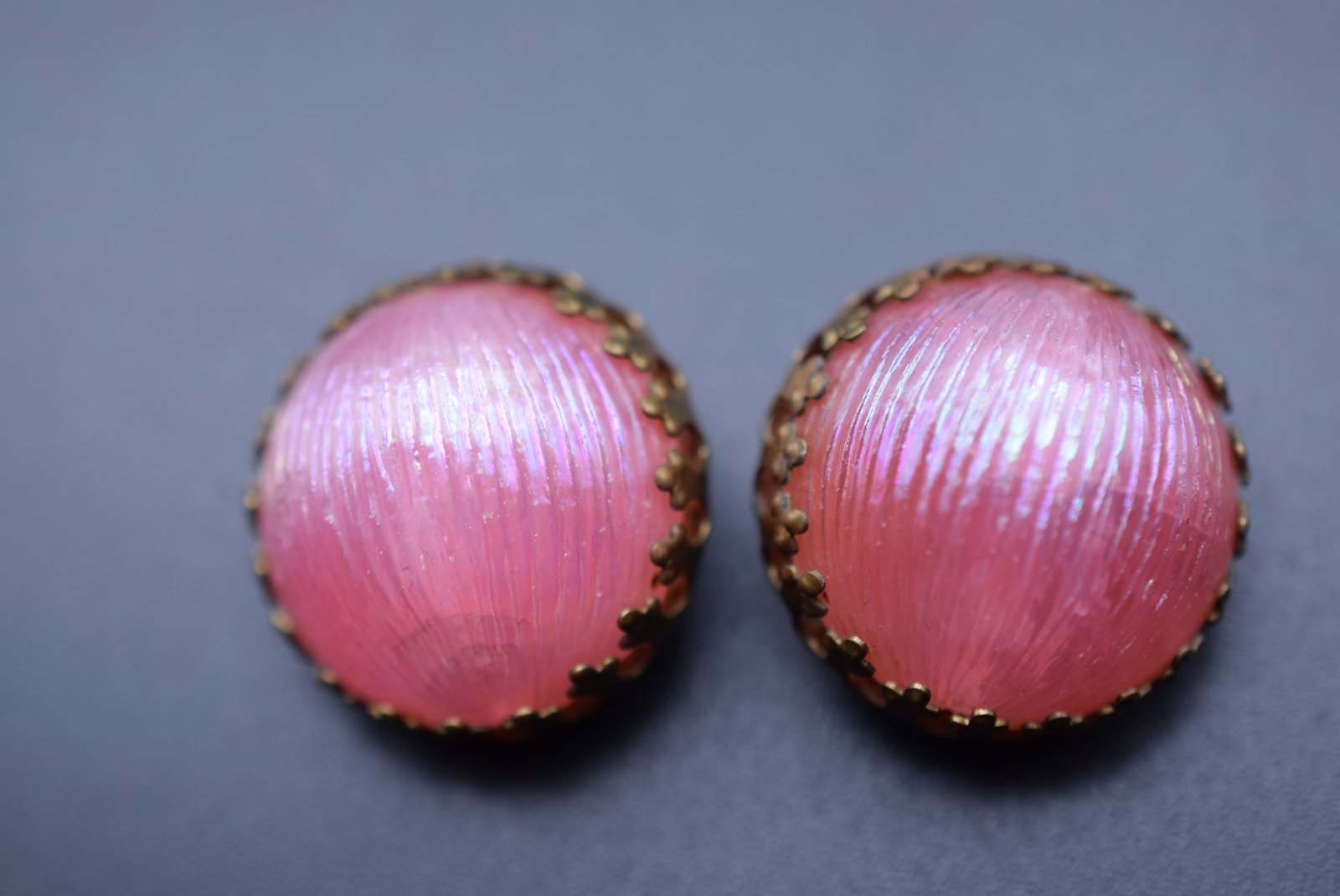 Made Austria Pink 1930's Clip Vintage Earrigns Ribbed Plastics Lot#CF 261 (1 of 3)