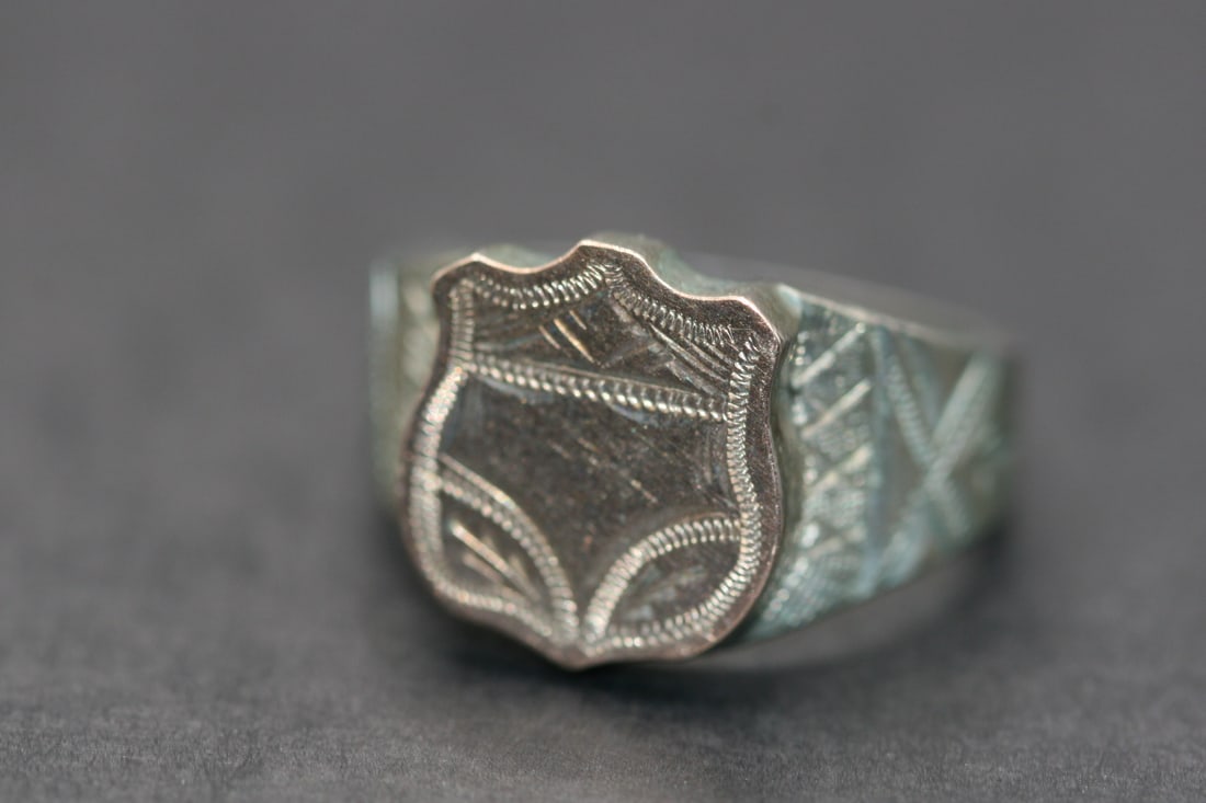 Gold and Silver Vintage Ring size 8 .Lot#270: Gold and Silver Vintage Ring size 8 top measures 1/2" x 1/2" inside signed N800 nice and thick and heavy well made ring.