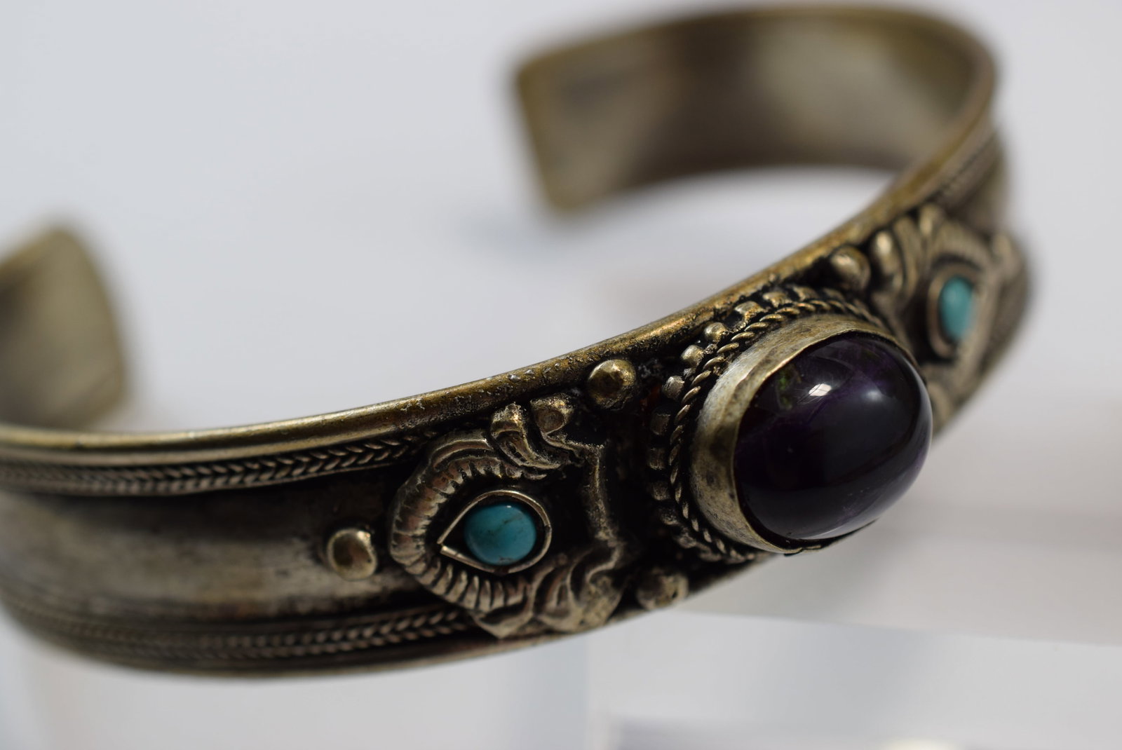 Elaborate Silver Purple Cab Turquoise Bracelet weighs 20 grams Lot IL 273: Elaborate Silver Purple Cab Turquoise Bracelet weighs 20 grams