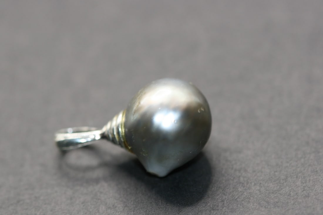 Mabe Pearl 13mm Sterling Silver 925 Pendant .Lot#302: Genuine Mabe Pearl 13mm Sterling Silver 925 Pendant stamped 926 on the bale