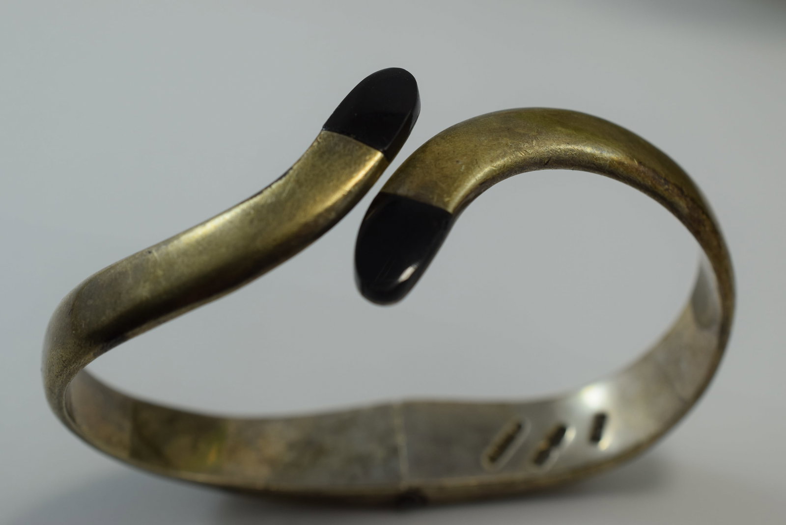 Massive 49 Gram Sterling Hinged Bracelet Modernist Onyx Lot IL 303: Massive 49 Gram Sterling Hinged Bracelet Modernist Onyx signed and is very Thick and measures 1 1/8" when closed at top