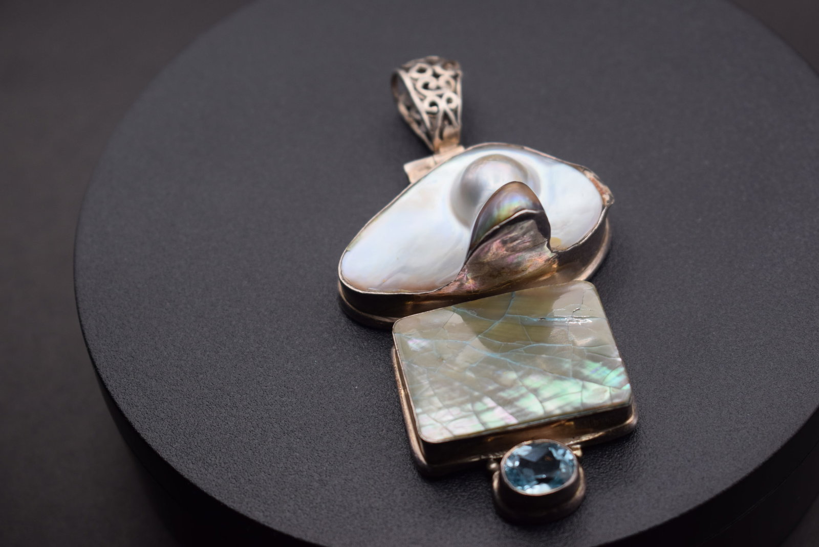 Mabe Pearl Sterling Silver 925 Pendant Handmade Lot 329: Mabe Pearl Sterling Silver 925 Pendant Handmade unmarked silver the bale has a part that is damaged/pushed in so please see the pictures it does not affect the pendant in any way measures 3 3/4" x 2" 