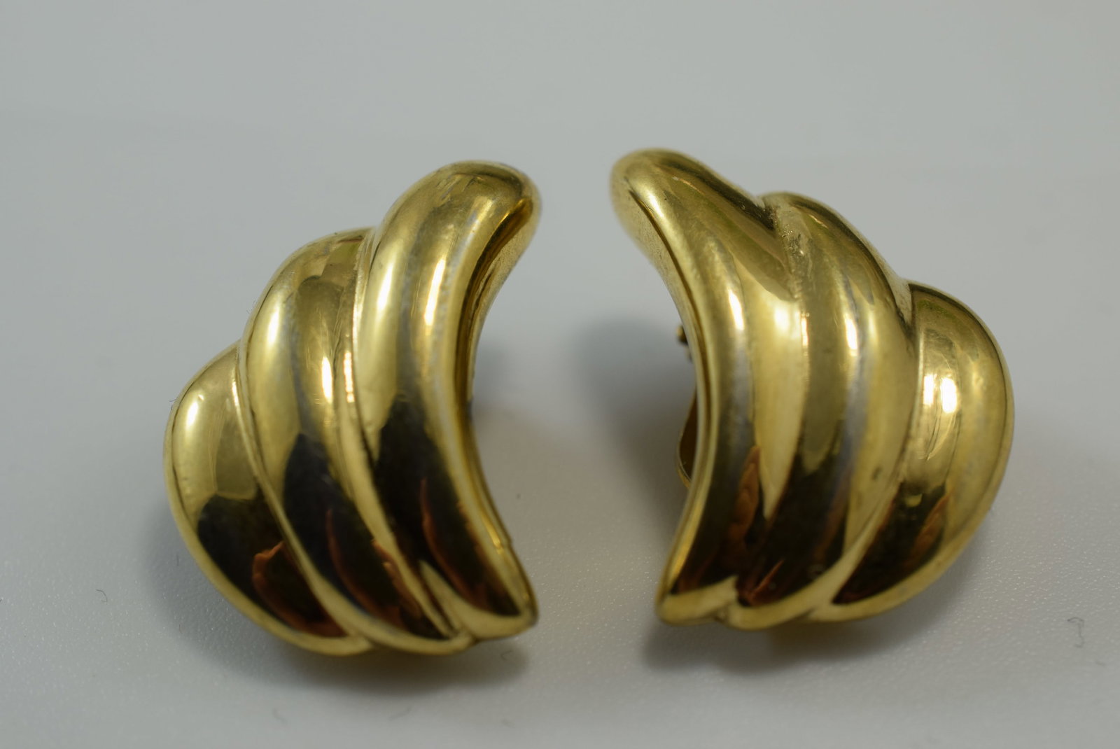 Vintage Clip Earrings Vendome Signed measures 1" Lot IL 346: Vintage Clip Earrings Vendome Signed measures 1"