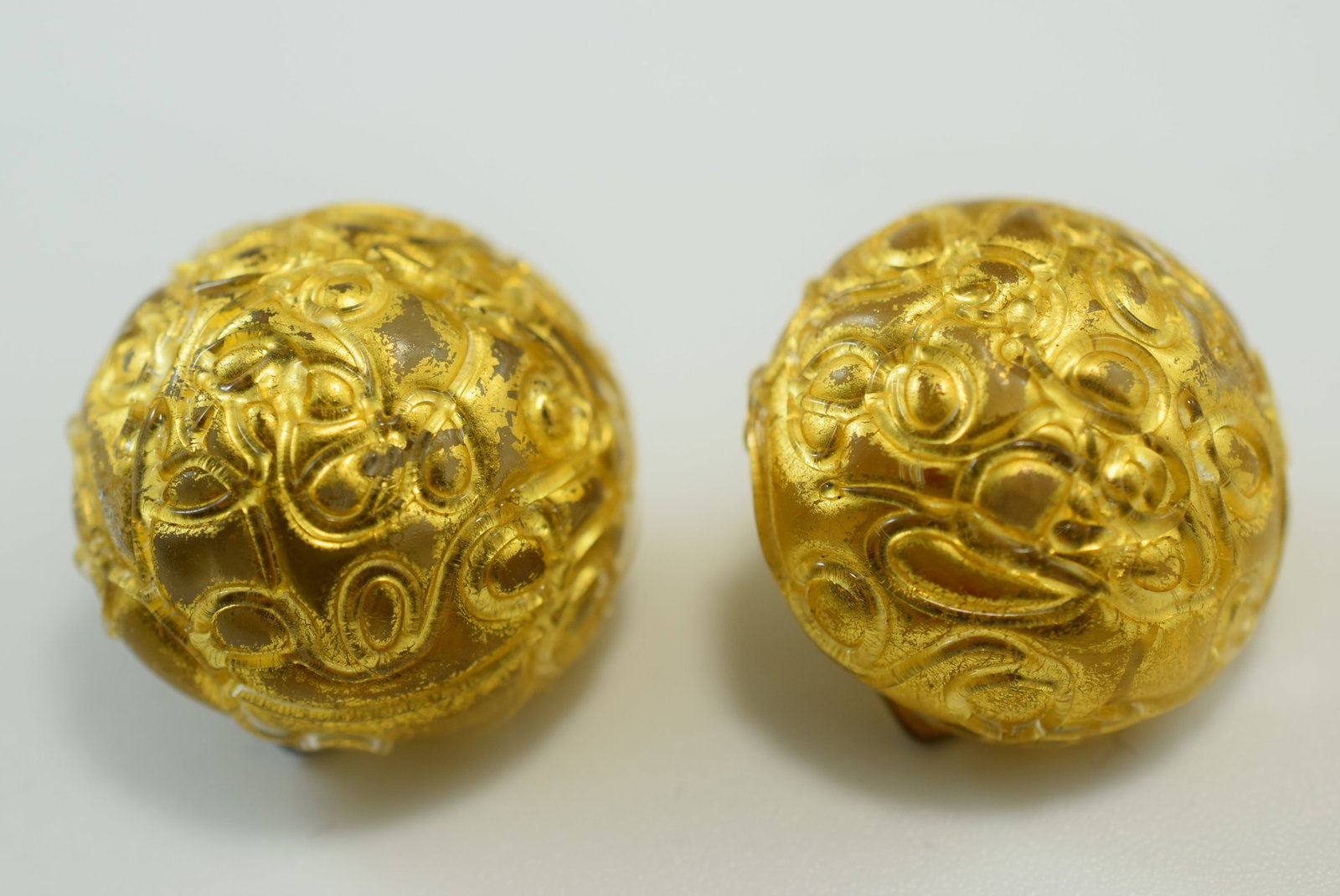 Gold Leafed Murano Glass Clip Vintage Earrings 1" Lot IL 348: Gold Leafed Murano Glass Clip Vintage Earrings 1" some wear to the gold