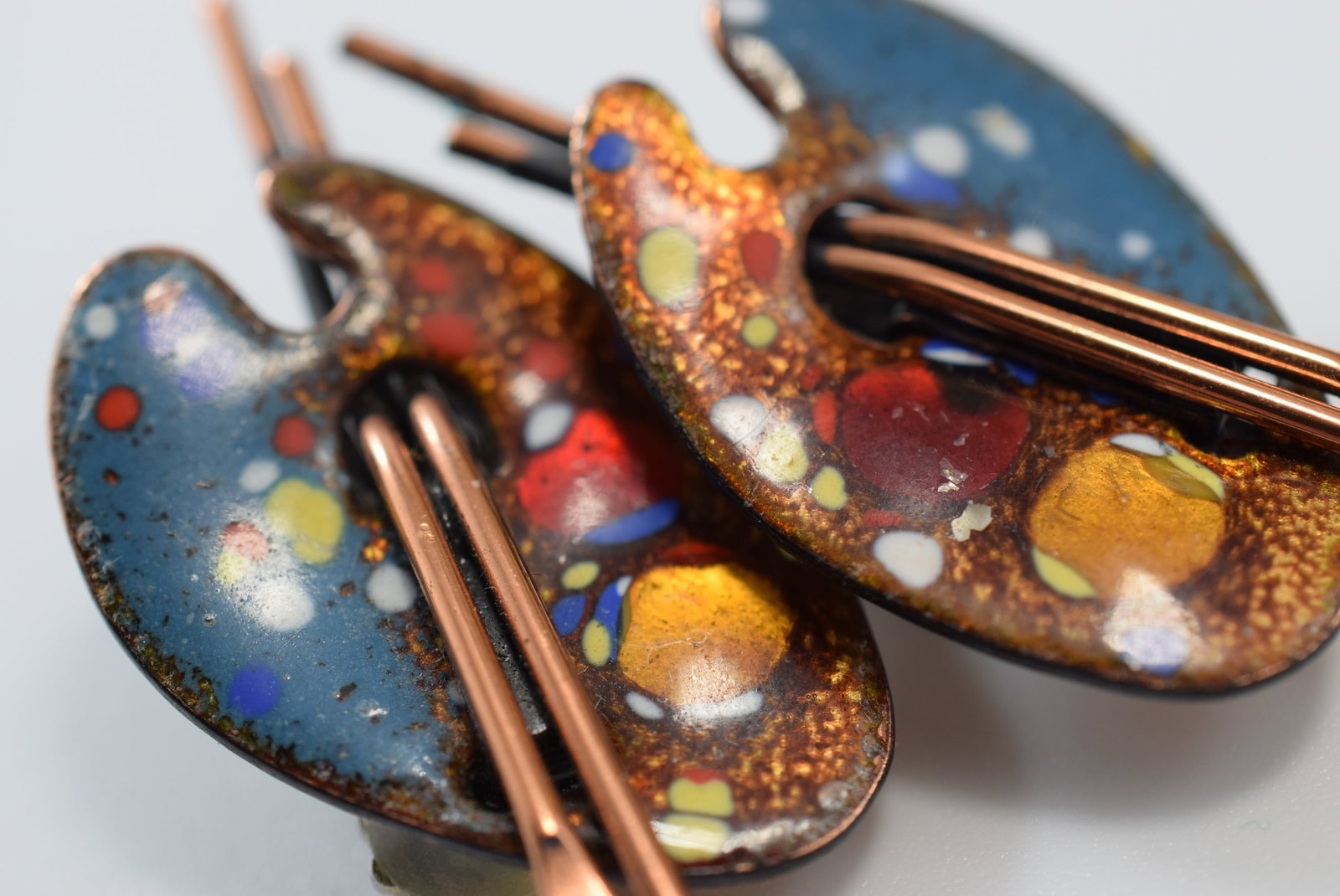 Matisse Copper Artist Painters Clip Vintage Earrings Signed Lot IL 371: Matisse Copper Artist Painters Clip Vintage Earrings Signed on back Matisse measures 2" Enamel has little Verdigris on the end Really stunning Earrings !