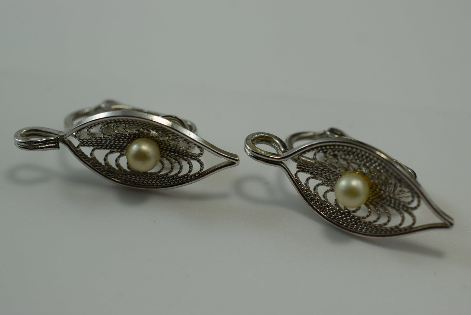 Sarah Coventry Filigree Pearl Clip Earrings Signed Vintage Lot IL 380 (1 of 2)