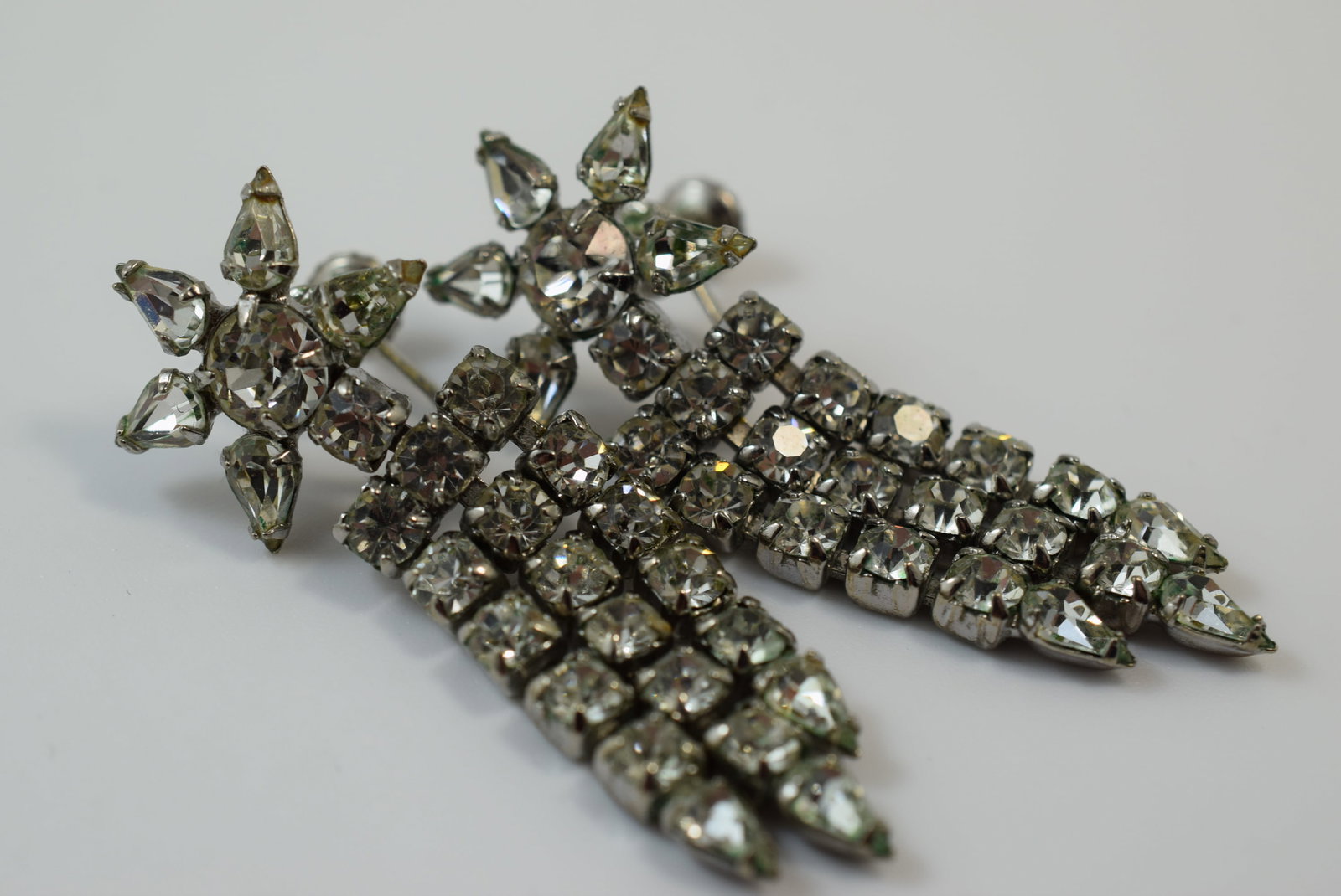 2" Rhinestone Star Drop Screw Back Vintage Earrings Lot IL 386: 2" Rhinestone Star Drop Screw Back Vintage Earrings backs need cleaning