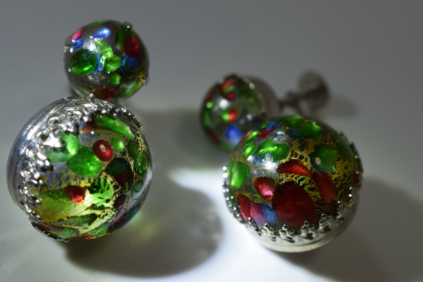 Mottled Glass Screw Back Earrings Vintage 1940's 1 1/2" Lot IL 395: Mottled Glass Screw Back Earrings Vintage 1940's 1 1/2"