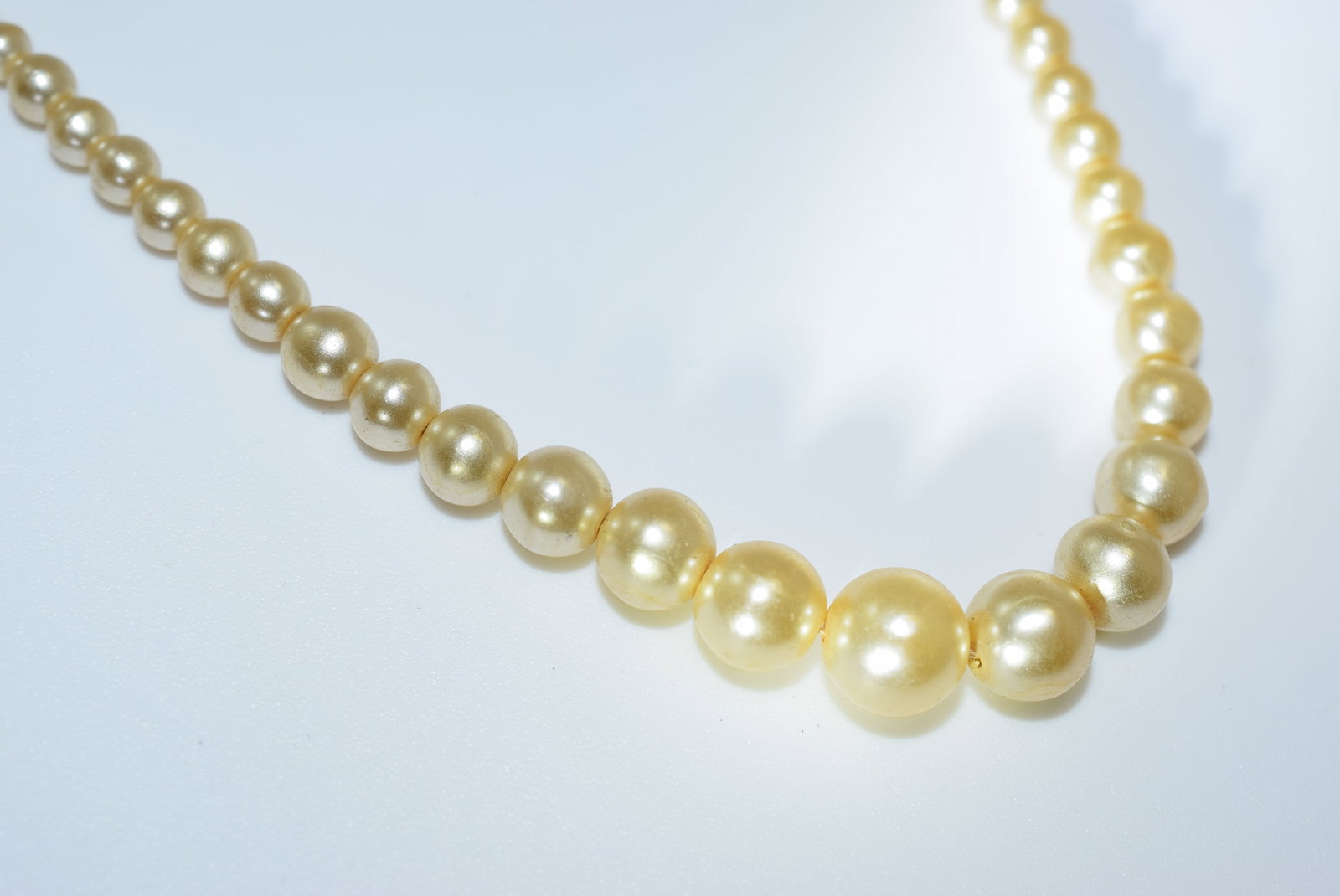Pearl Faux Necklace 1940's Vintage 16 1/2" Lot IL 422: Pearl Faux Necklace 1940's Vintage 16 1/2"