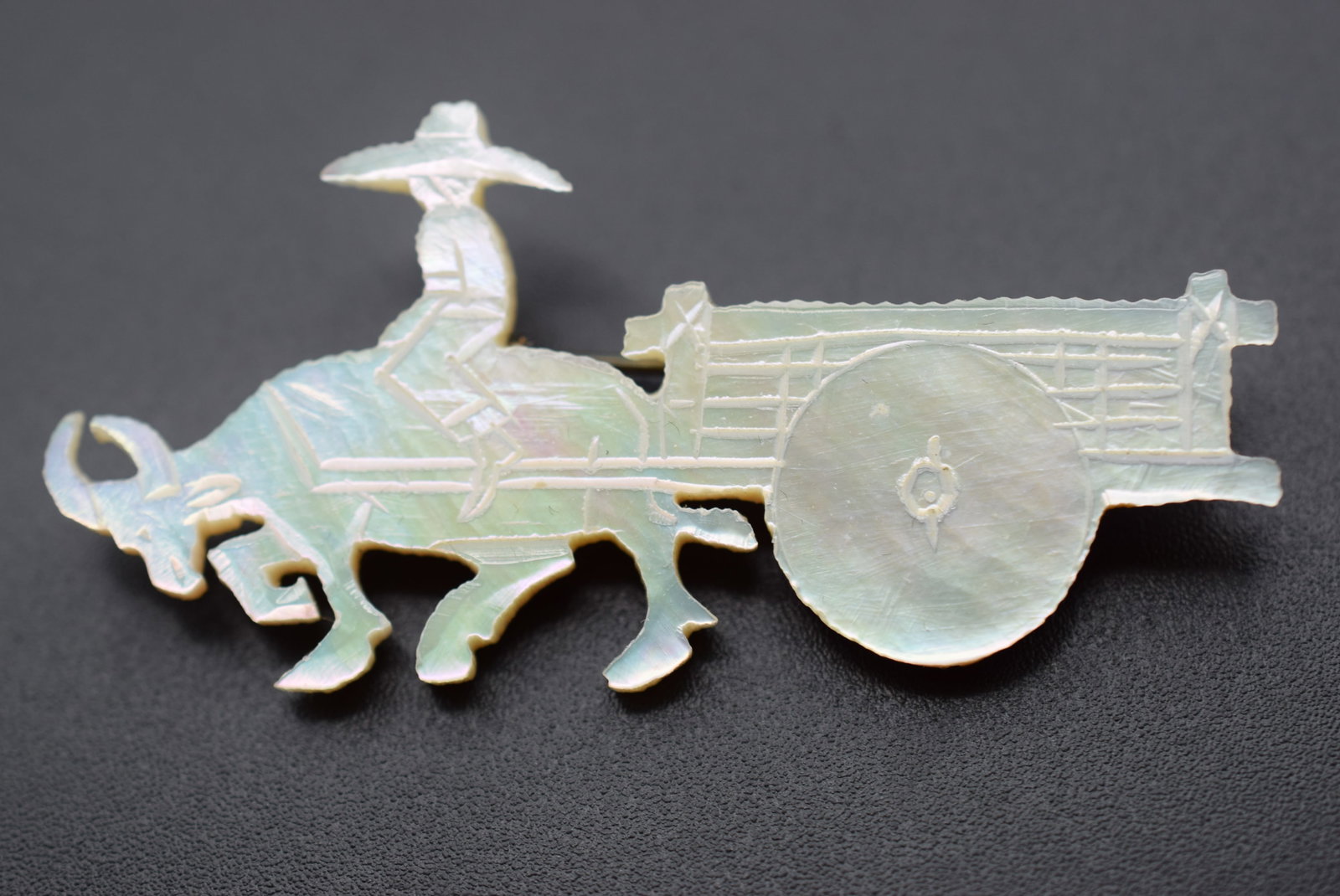 Mother of Pearl Carved Ox Wagon Man Scene Brooch Pin Vintage Lot Fi 424: Mother of Pearl Carved Ox Wagon Man Scene Brooch Pin Vintage