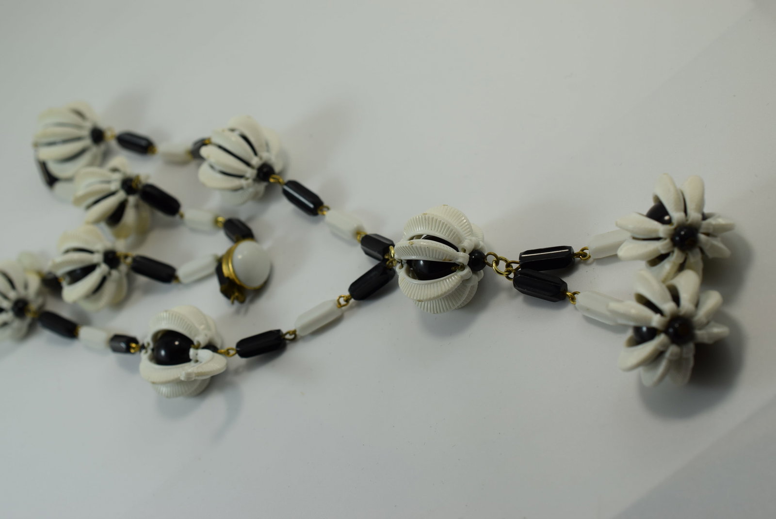 1940's Necklace 24" with drop front of 4" Stunning Lot IL 442: 1940's Necklace 24" with drop front of 4" Stunning