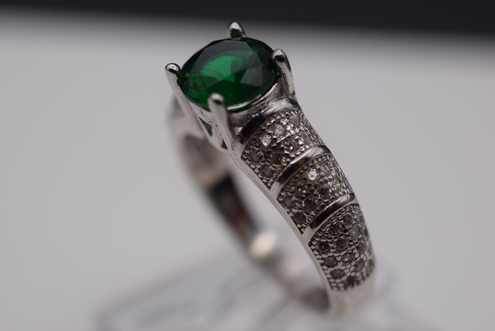 Green Sterling Silver Ring size 6.75 Lot Fi 445: Green Sterling Silver Ring size 6.75