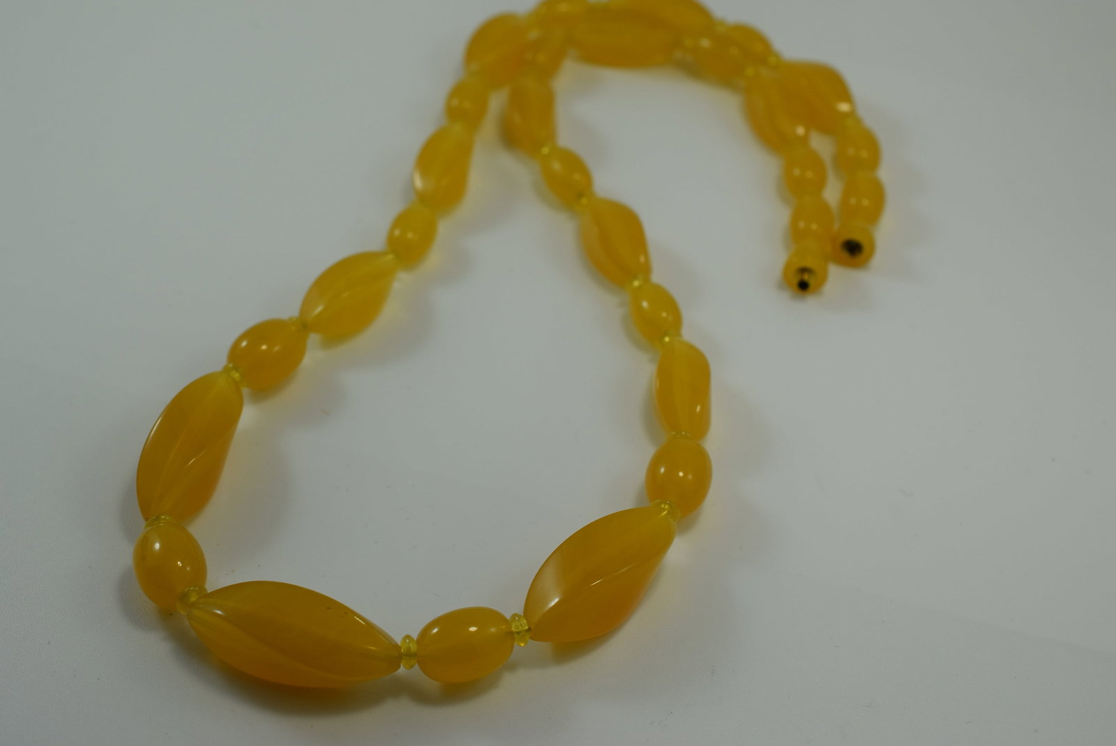 1940's Vintage Plastics Yellow Necklace Super 23" Lot IL 454 (1 of 4)